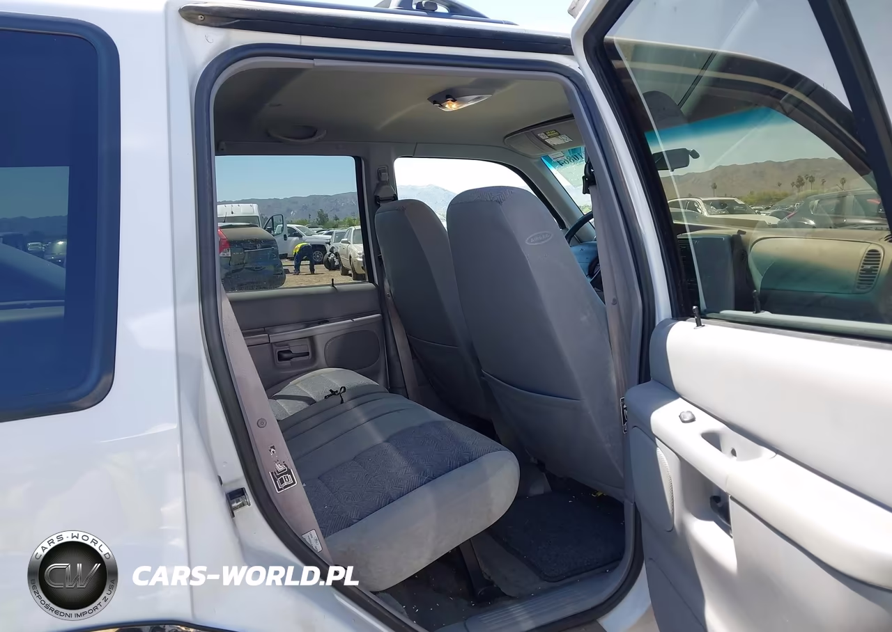 2000 Ford Explorer Xls VIN:1FMDU62X0YUB07925 - 8