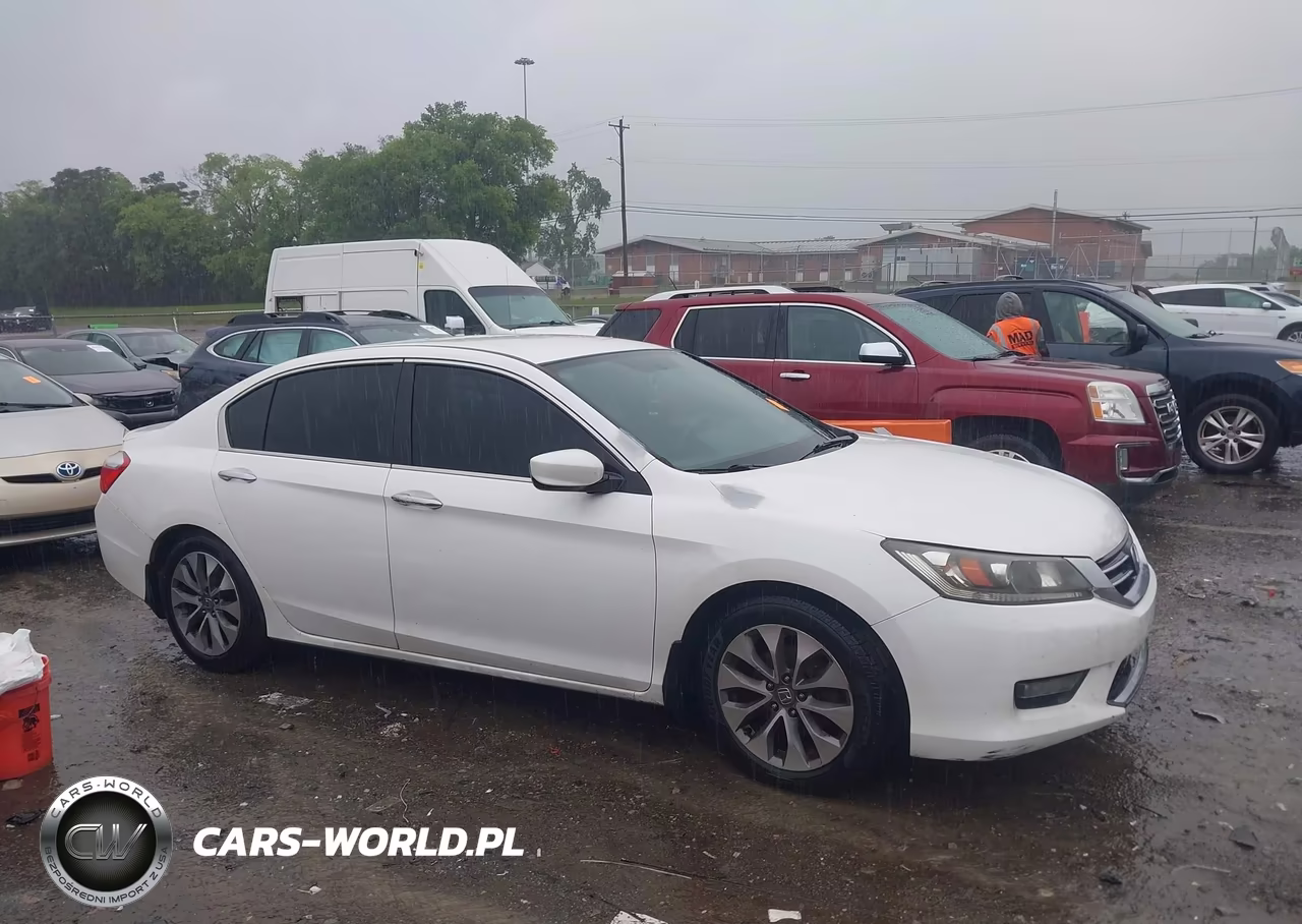 2015 Honda Accord Sport VIN:1HGCR2F57FA218720 - 13