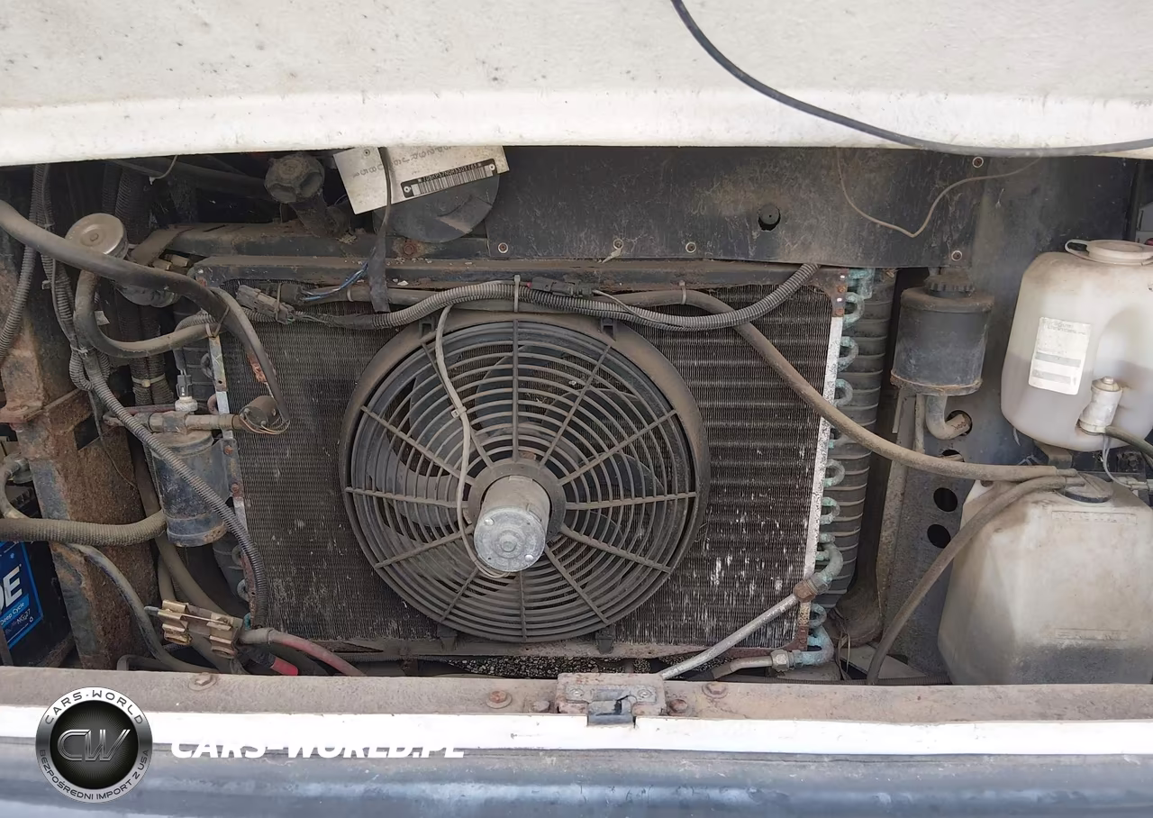 1994 Chevrolet P30 VIN:1GBKP37N0R3305165 - 10
