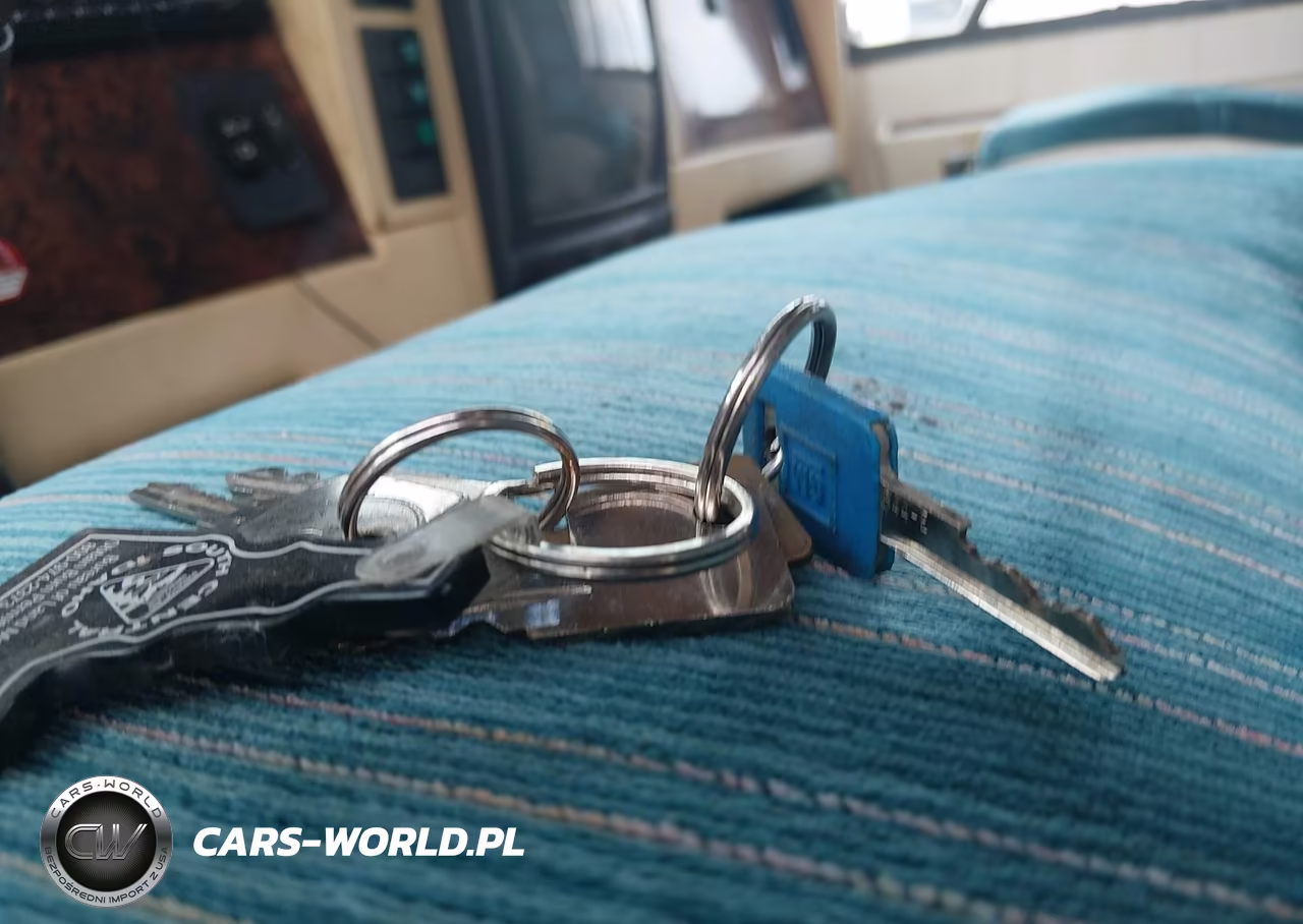 1994 Chevrolet P30 VIN:1GBKP37N0R3305165 - 11