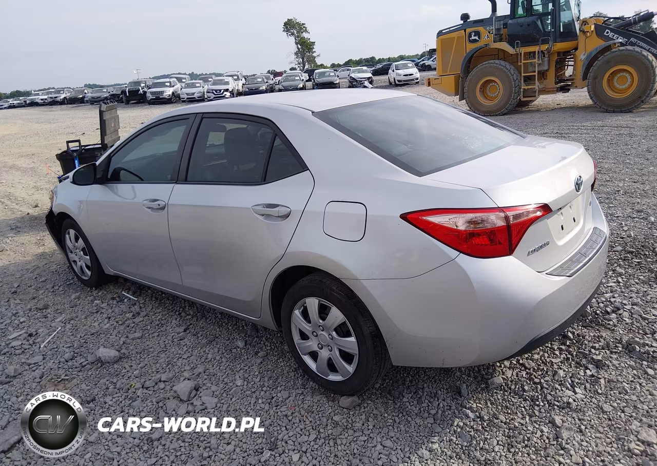 2018 Toyota Corolla Le VIN:2T1BURHE2JC964897 - 3