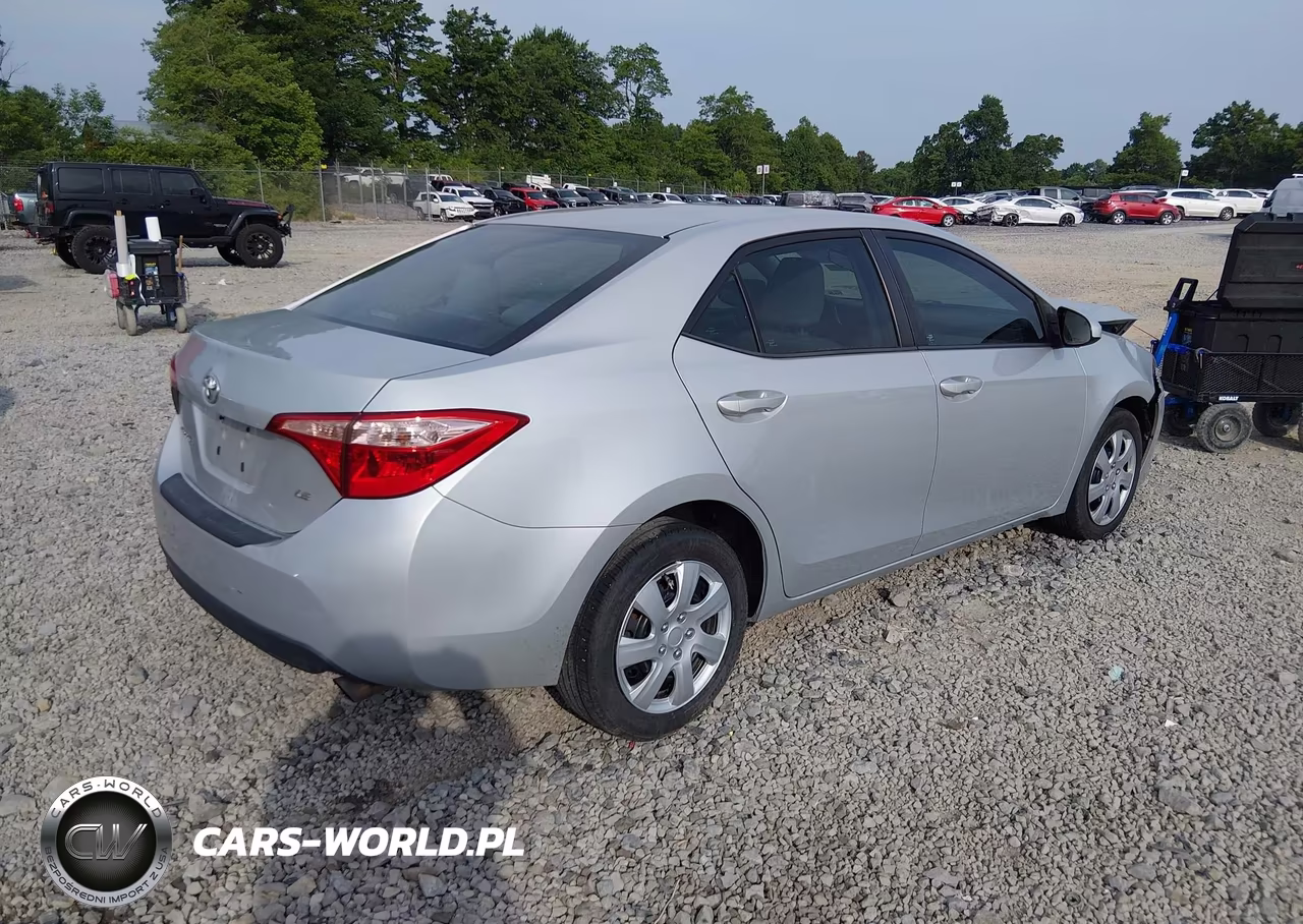 2018 Toyota Corolla Le VIN:2T1BURHE2JC964897 - 4