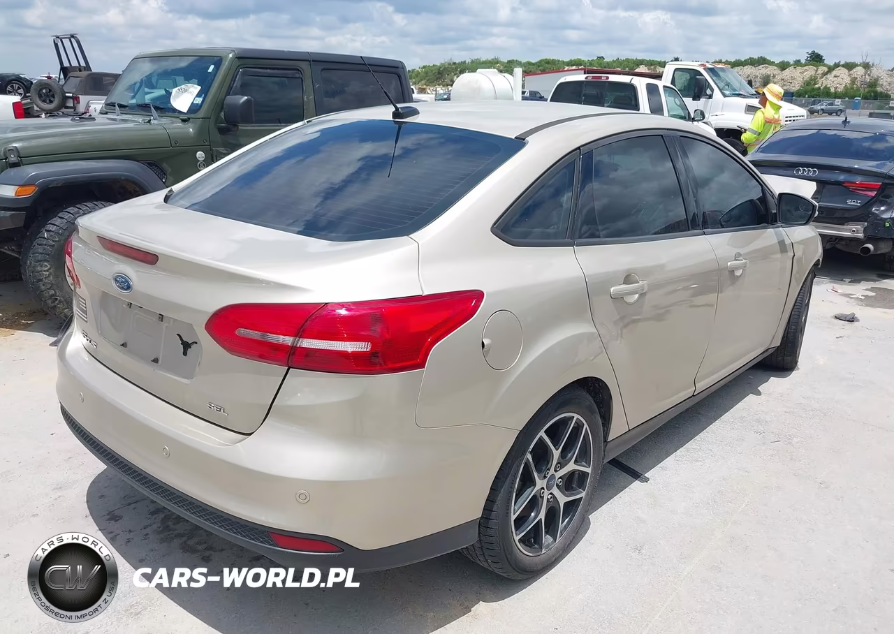 2018 Ford Focus Sel VIN:1FADP3H26JL220933 - 4