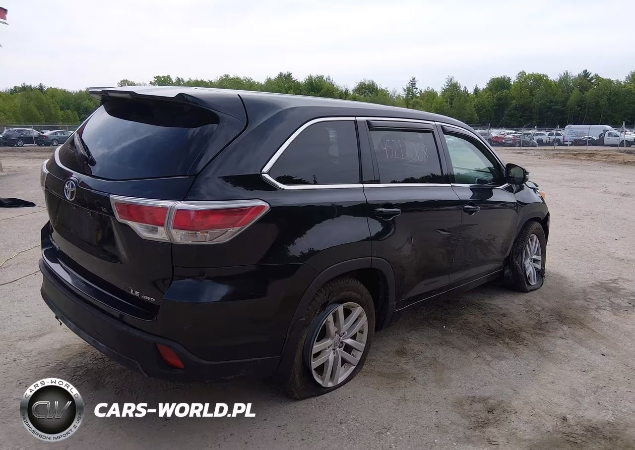 2015 Toyota Highlander Le V6 VIN:5TDBKRFH6FS096243 - 4