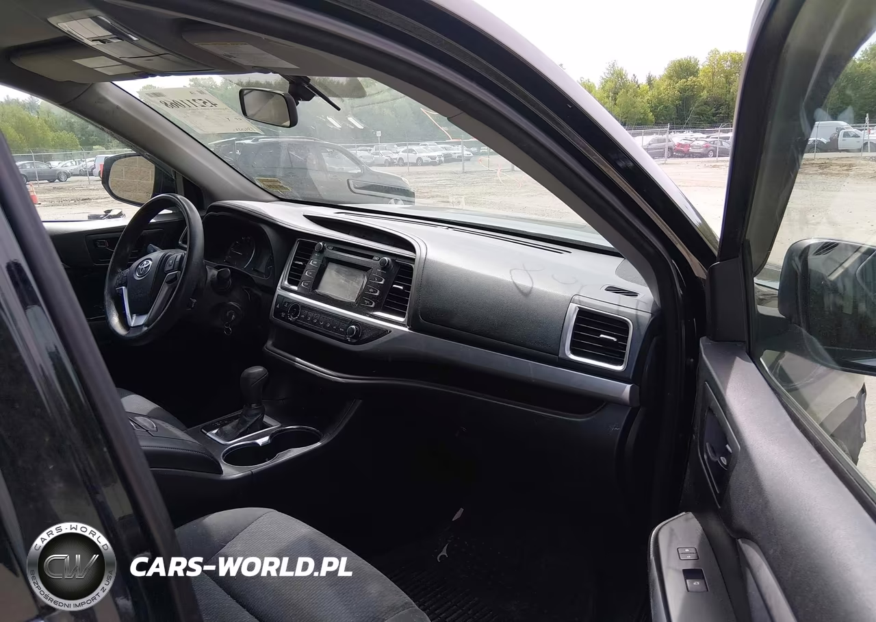 2015 Toyota Highlander Le V6 VIN:5TDBKRFH6FS096243 - 5