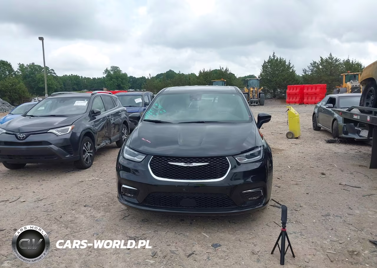 2023 Chrysler Pacifica Hybrid Touring L VIN:2C4RC1L78PR541102 - 13