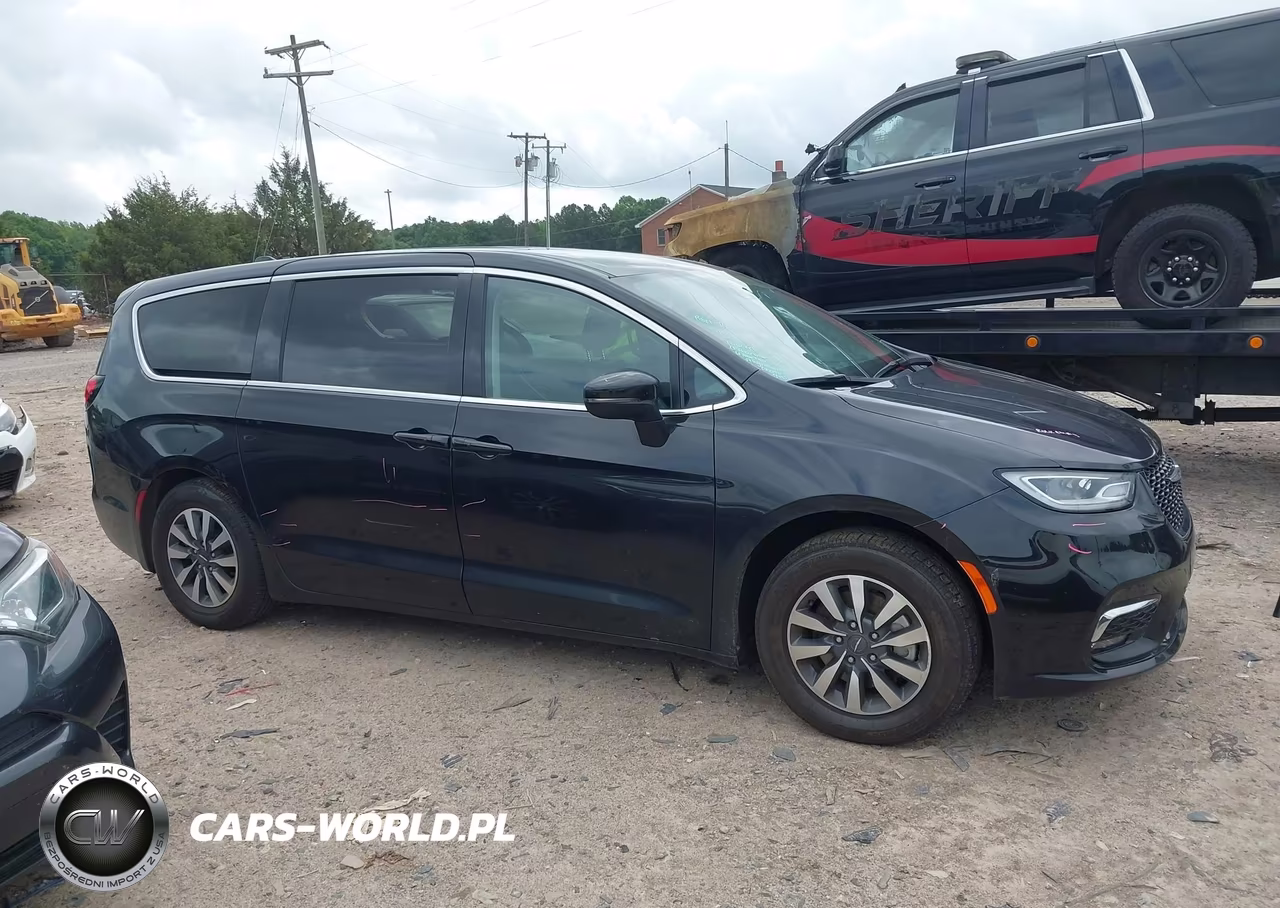2023 Chrysler Pacifica Hybrid Touring L VIN:2C4RC1L78PR541102 - 14