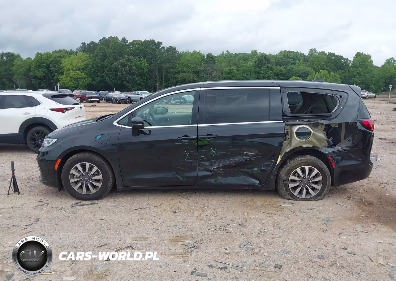2023 Chrysler Pacifica Hybrid Touring L VIN:2C4RC1L78PR541102 - 15