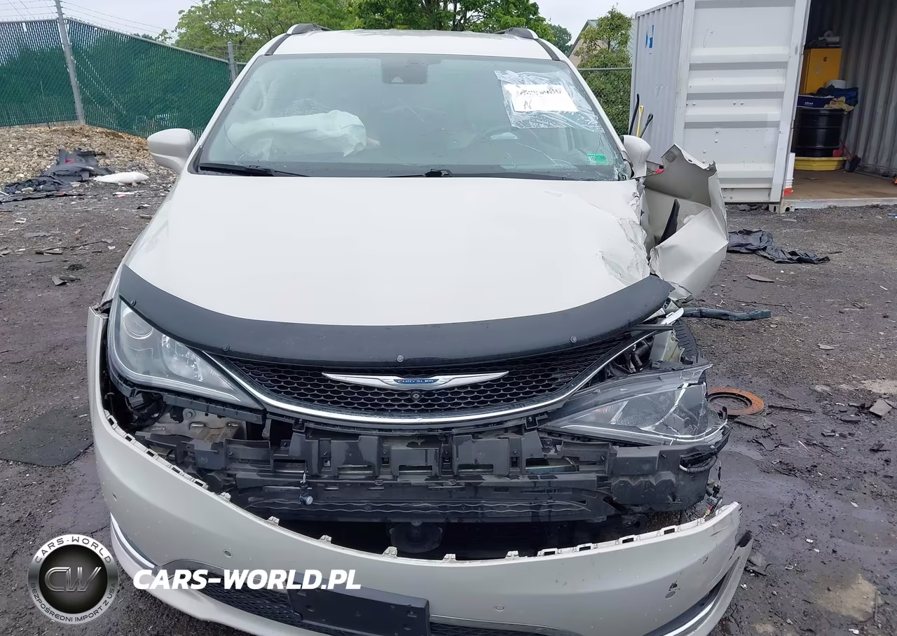 2017 Chrysler Pacifica Touring-L Plus VIN:2C4RC1EG6HR757044 - 12