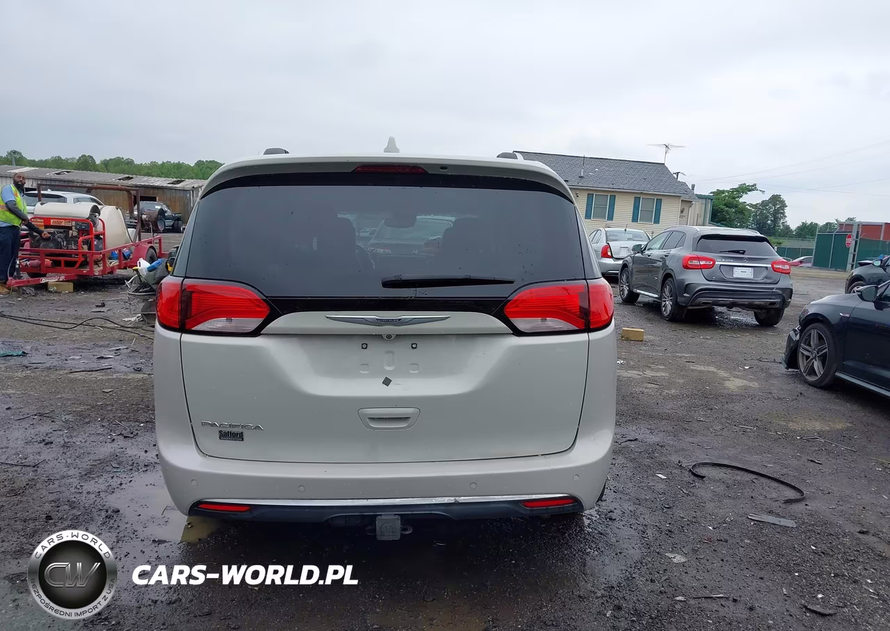 2017 Chrysler Pacifica Touring-L Plus VIN:2C4RC1EG6HR757044 - 16