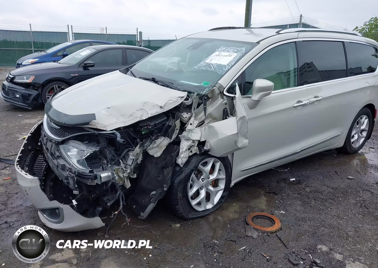 2017 Chrysler Pacifica Touring-L Plus VIN:2C4RC1EG6HR757044 - 2