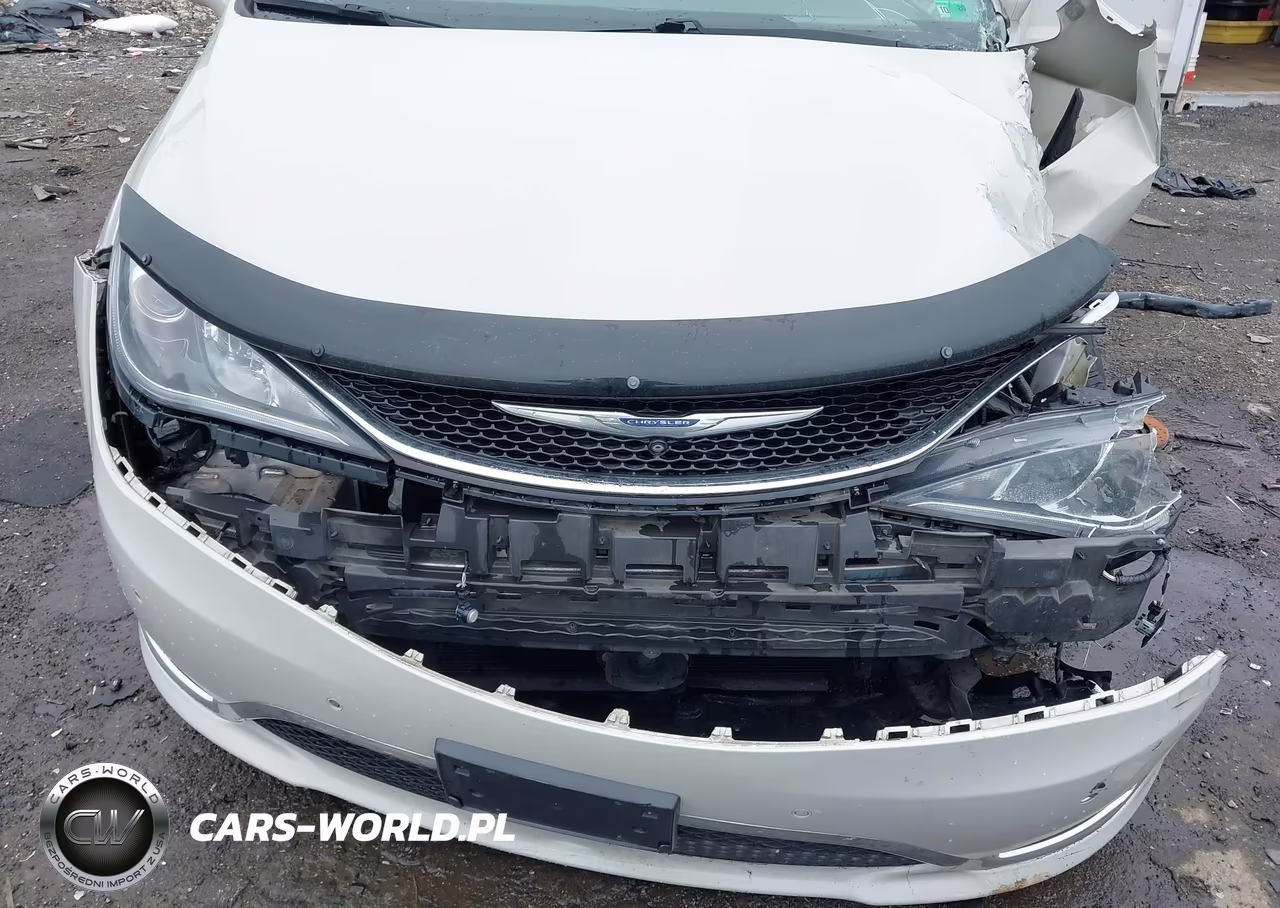 2017 Chrysler Pacifica Touring-L Plus VIN:2C4RC1EG6HR757044 - 6