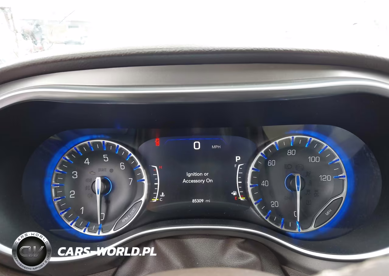 2017 Chrysler Pacifica Touring-L Plus VIN:2C4RC1EG6HR757044 - 7