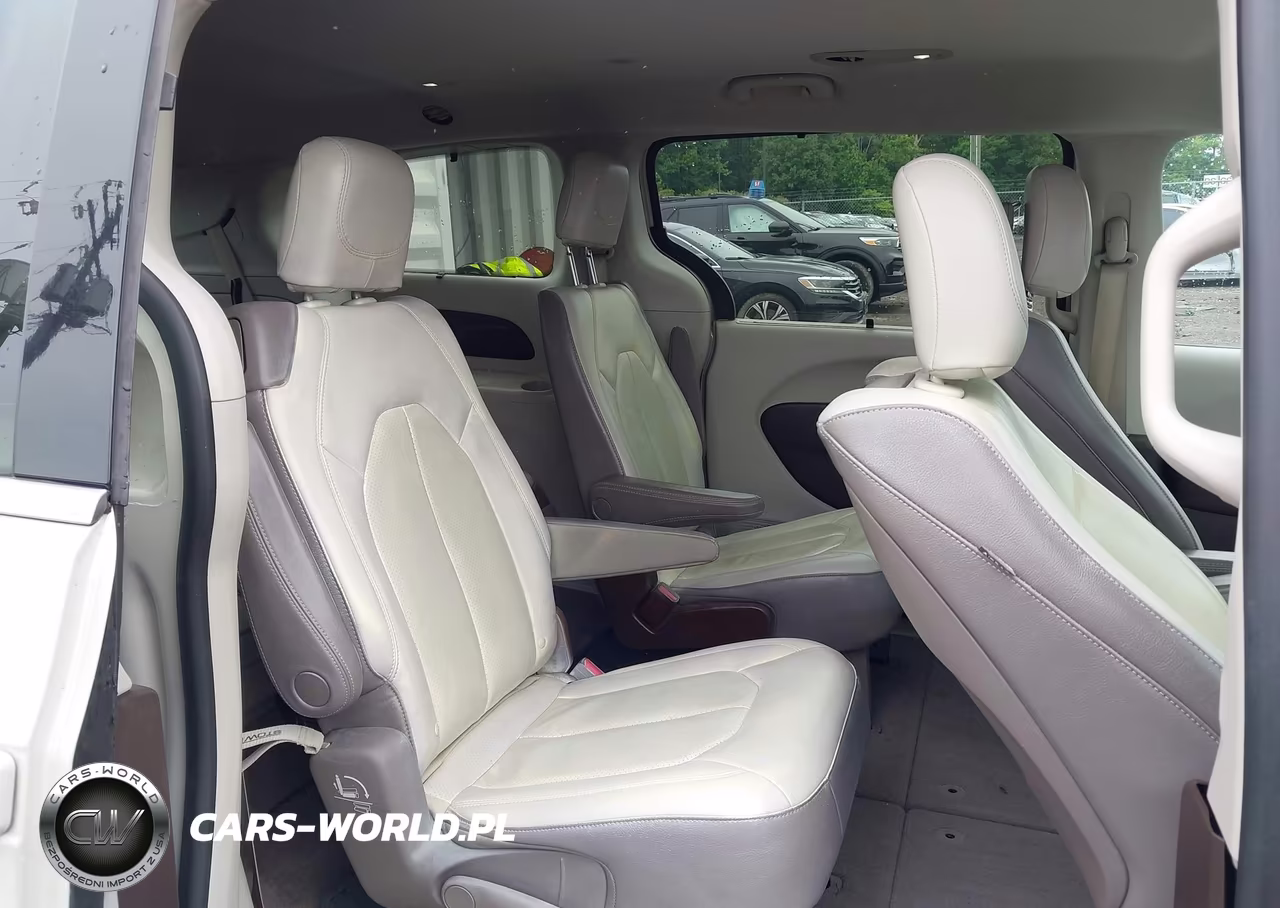 2017 Chrysler Pacifica Touring-L Plus VIN:2C4RC1EG6HR757044 - 8