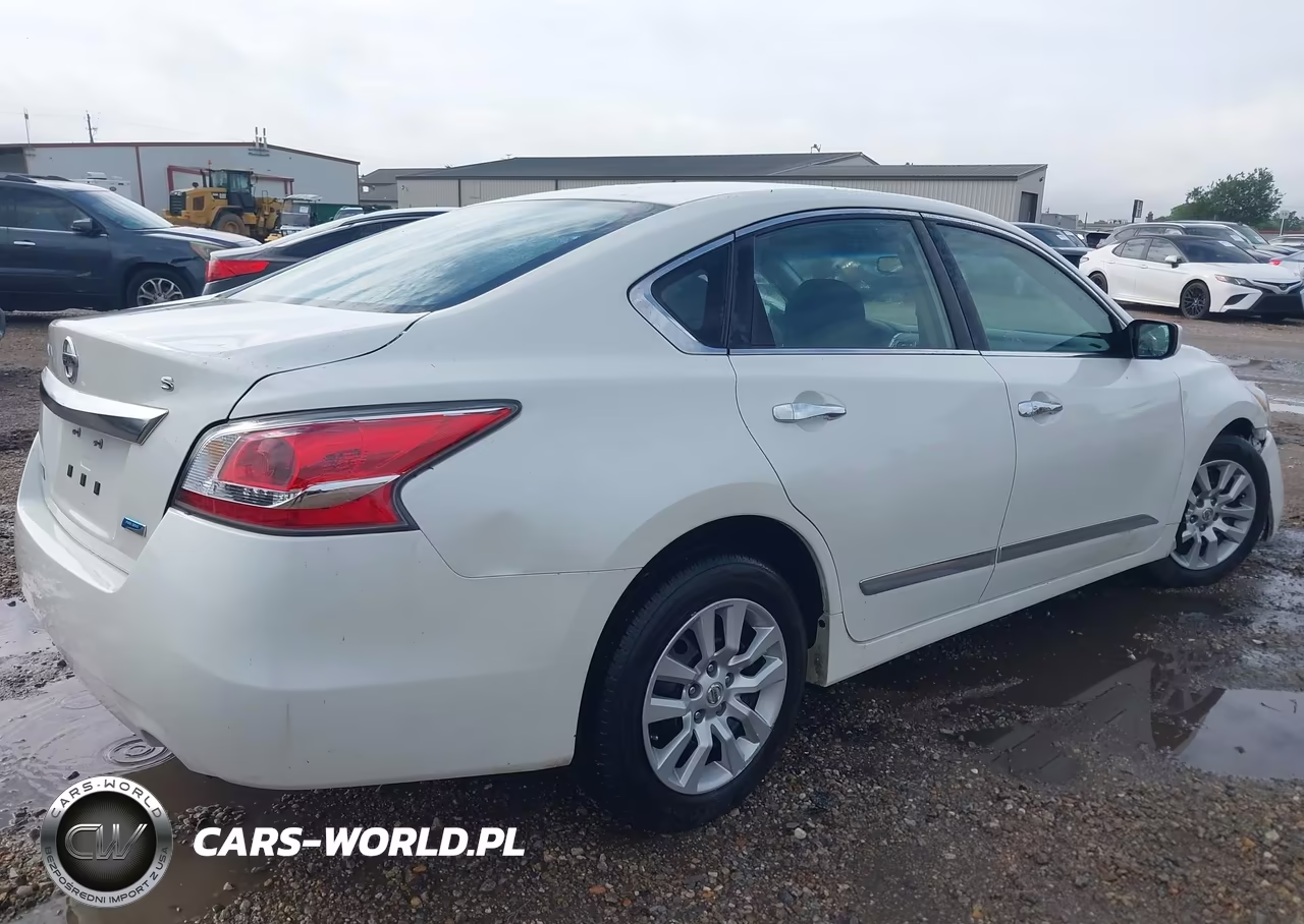 2014 Nissan Altima 2.5 S VIN:1N4AL3AP2EN343286 - 4