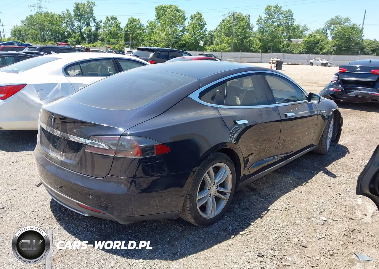 2013 Tesla Model S VIN:5YJSA1CG2DFP14689 - 4