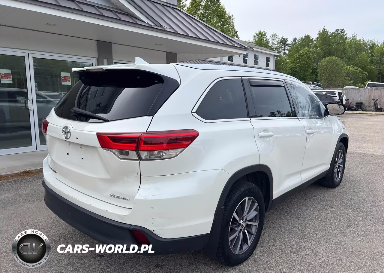 2019 Toyota Highlander Xle VIN:5TDJZRFH4KS588142 - 4