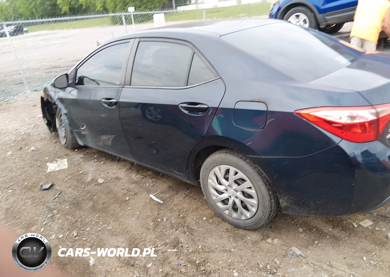 2017 Toyota Corolla Le VIN:5YFBURHE4HP696817 - 14