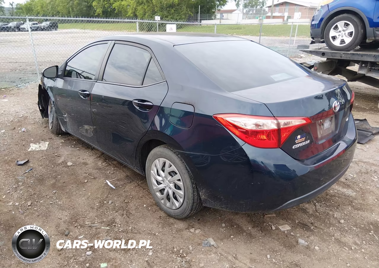 2017 Toyota Corolla Le VIN:5YFBURHE4HP696817 - 3