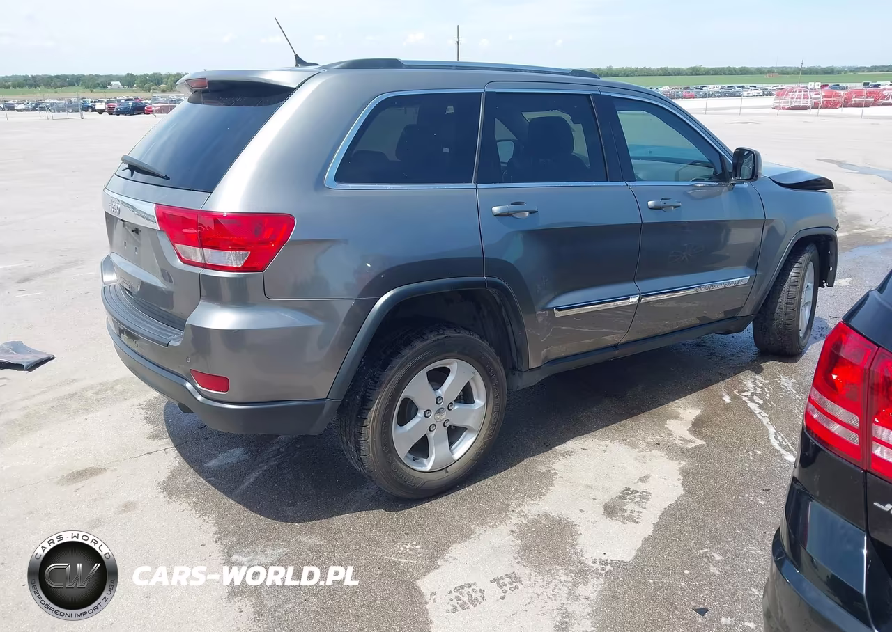2013 Jeep Grand Cherokee Laredo VIN:1C4RJFAG9DC553057 - 4