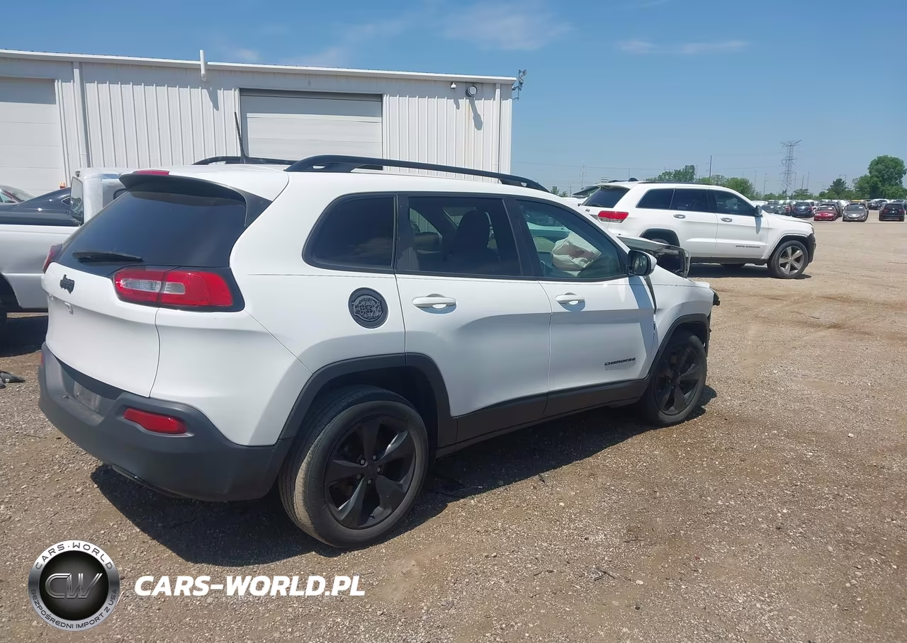 2018 Jeep Cherokee Latitude Fwd VIN:1C4PJLCB2JD621129 - 4