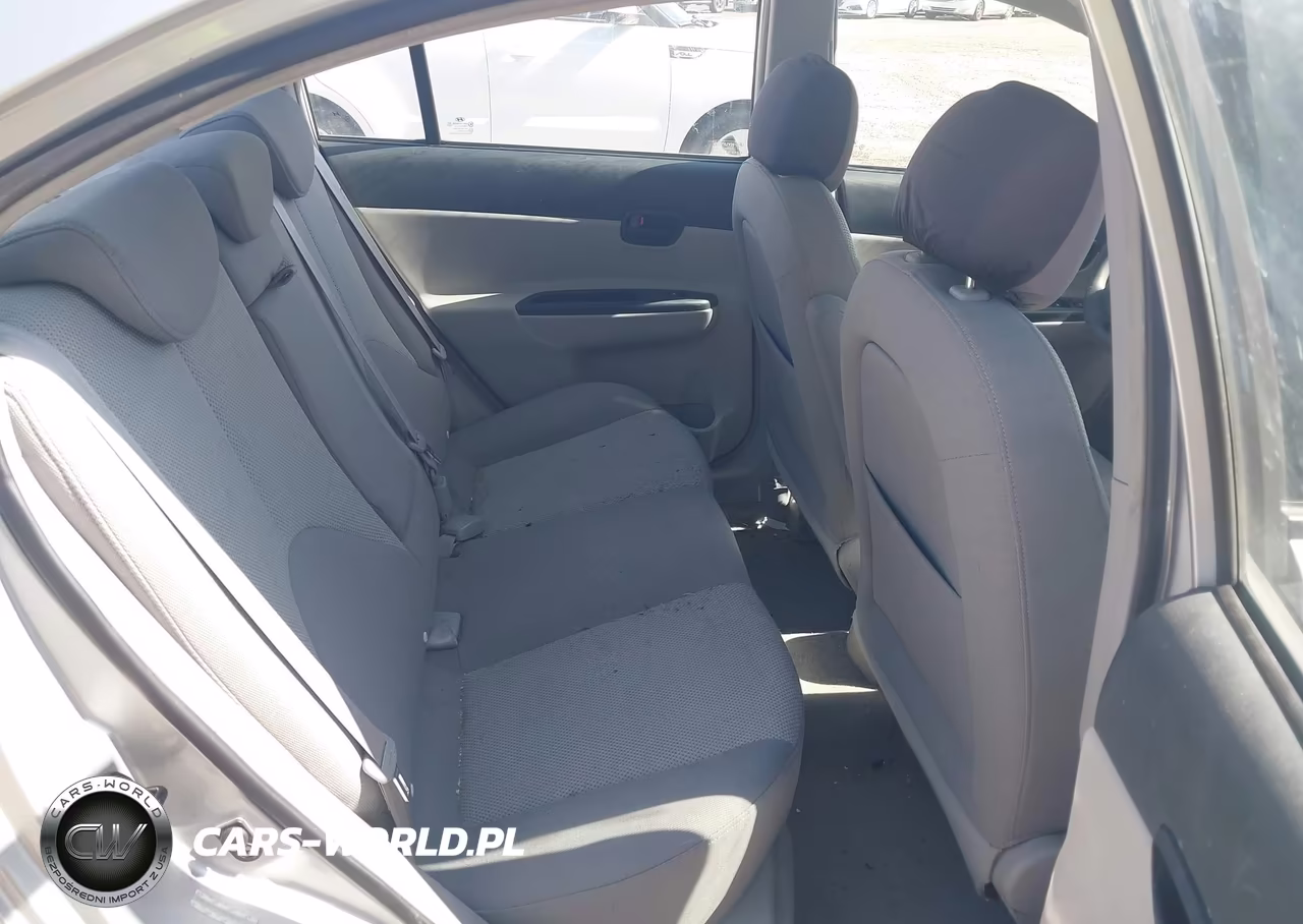 2006 Hyundai Accent Gls VIN:KMHCN46CX6U050277 - 8