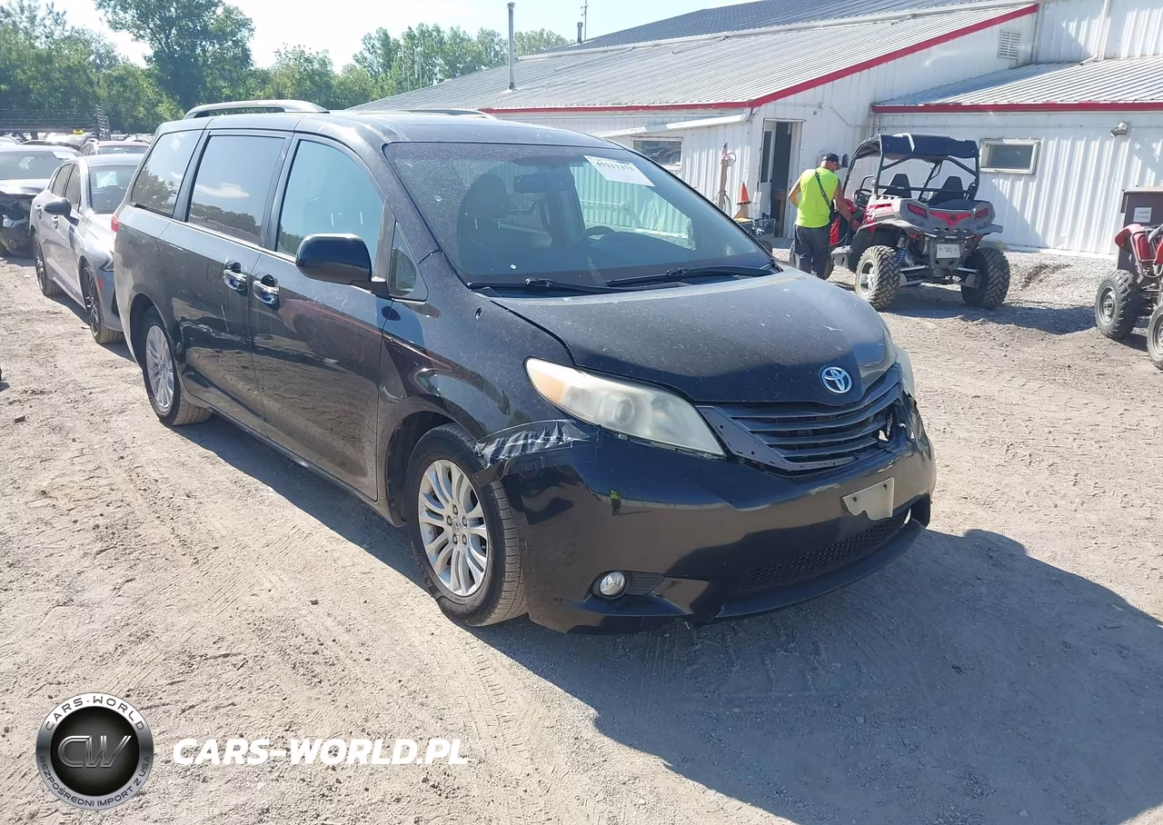 2013 Toyota Sienna Xle V6 8 Passenger – zdjęcie 1 z 22