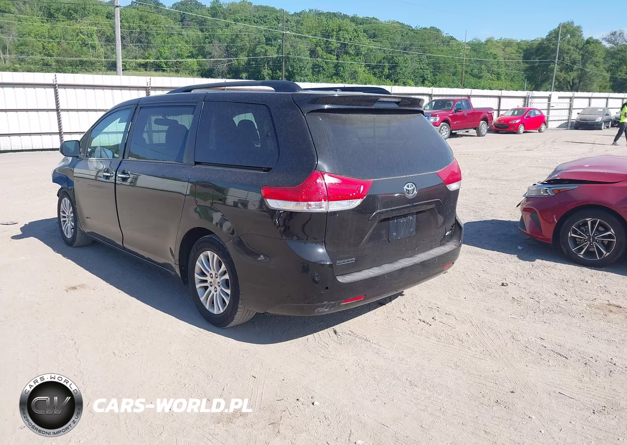 2013 Toyota Sienna Xle V6 8 Passenger VIN:5TDYK3DC3DS329054 - 3