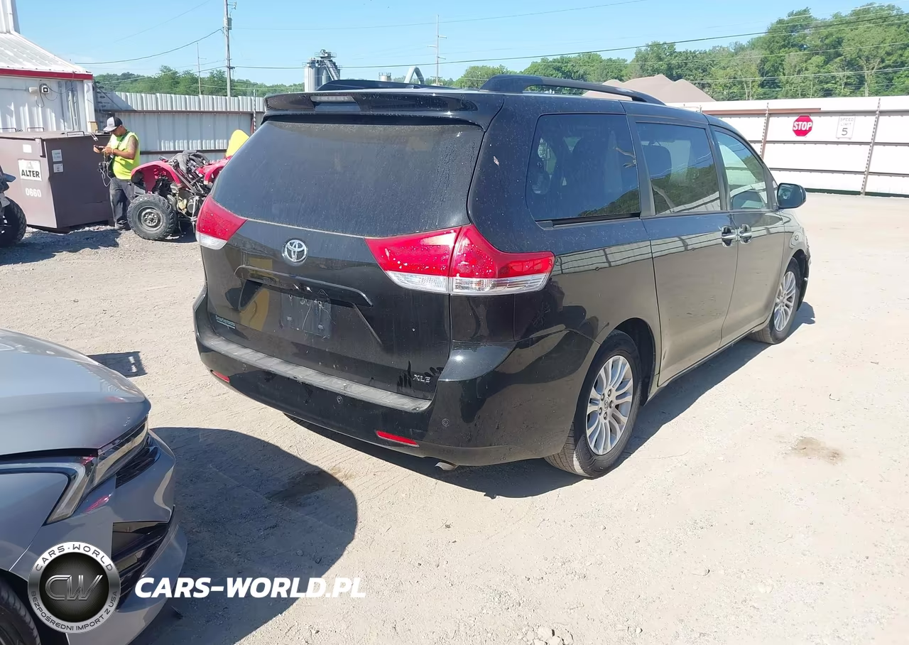 2013 Toyota Sienna Xle V6 8 Passenger VIN:5TDYK3DC3DS329054 - 4