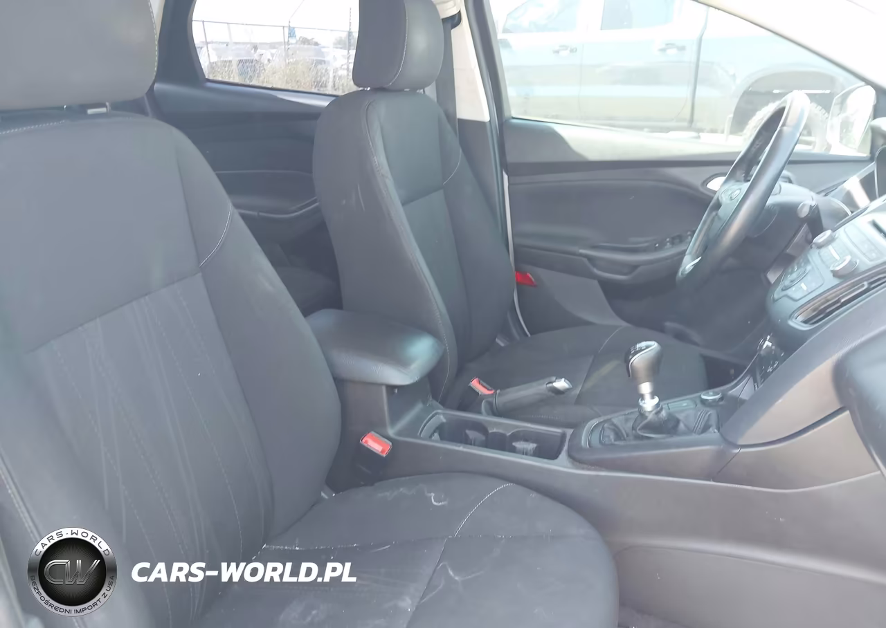 2015 Ford Focus Se VIN:1FADP3FE5FL324947 - 5