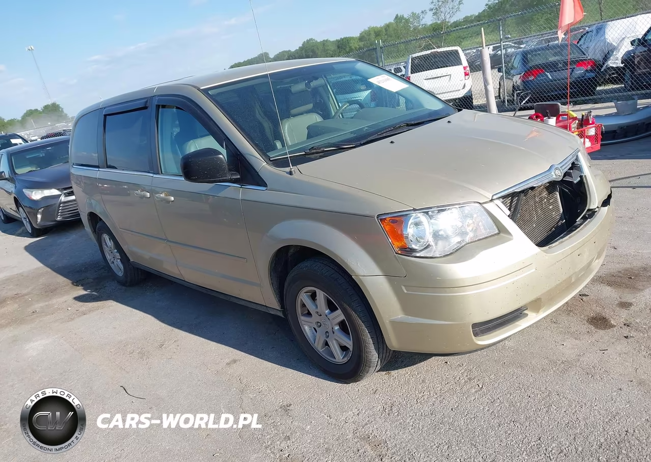 2010 Chrysler Town & Country New Lx