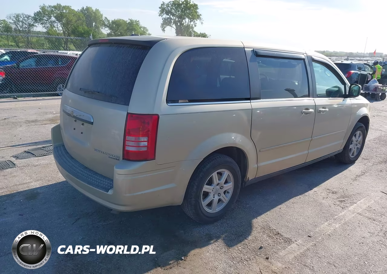 2010 Chrysler Town & Country New Lx VIN:2A4RR2D16AR405051 - 4