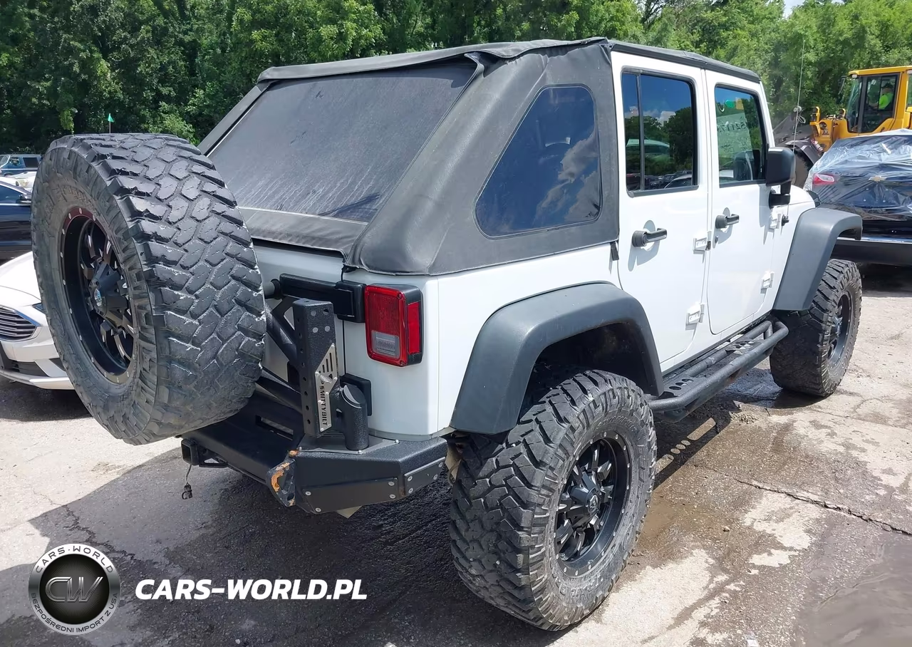 2015 Jeep Wrangler Unlimited Sport VIN:1C4BJWDG4FL509922 - 4