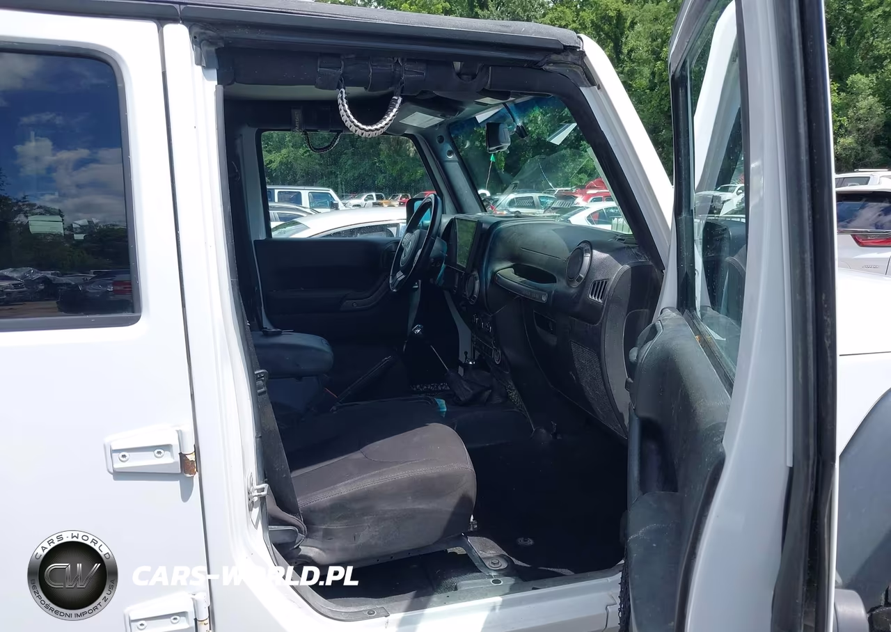 2015 Jeep Wrangler Unlimited Sport VIN:1C4BJWDG4FL509922 - 5