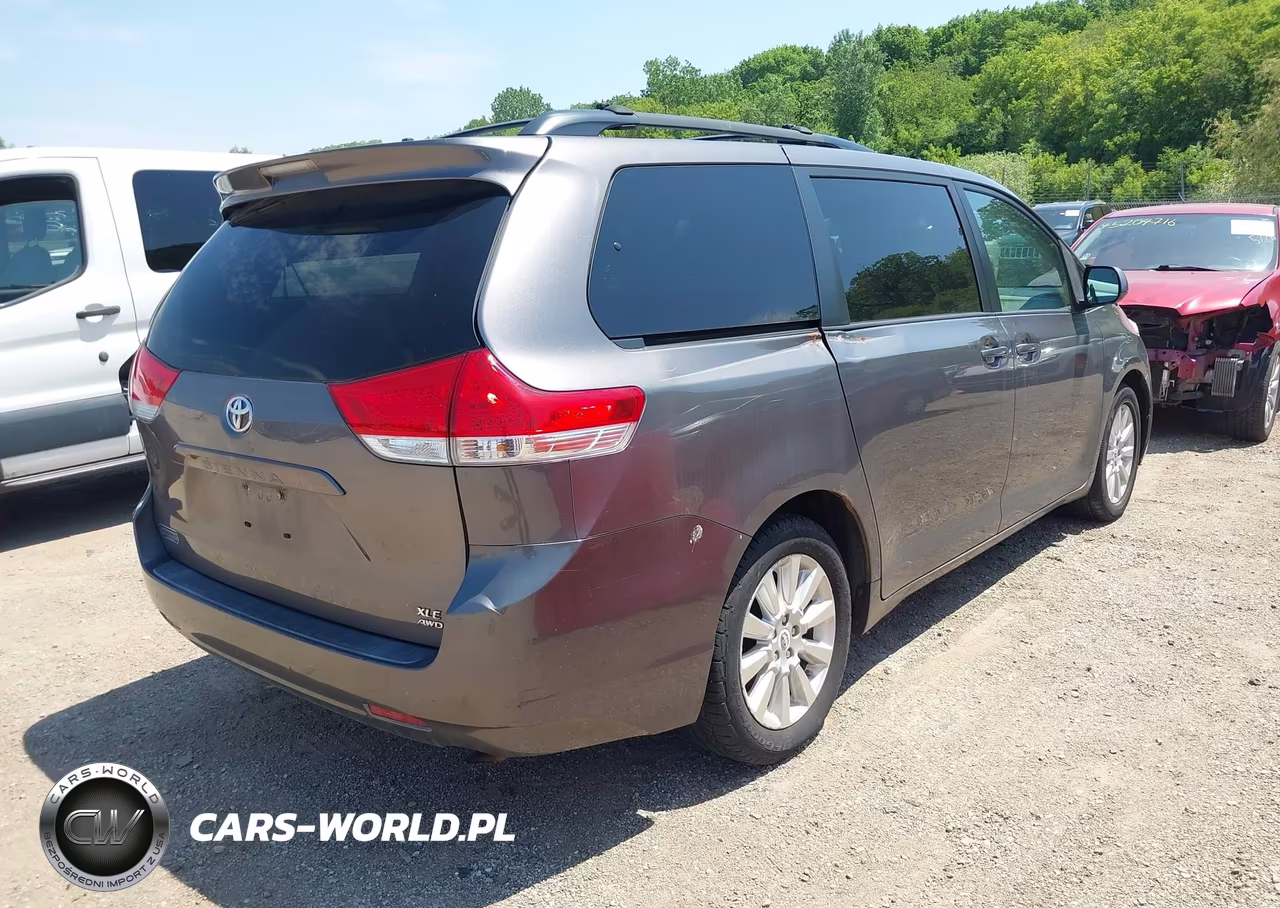 2011 Toyota Sienna Xle VIN:5TDDK3DC4BS017773 - 4