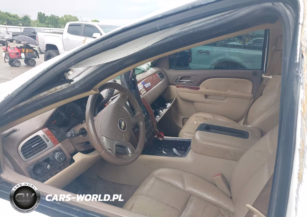 2010 Chevrolet Tahoe Lt VIN:1GNUKBE09AR211637 - 5