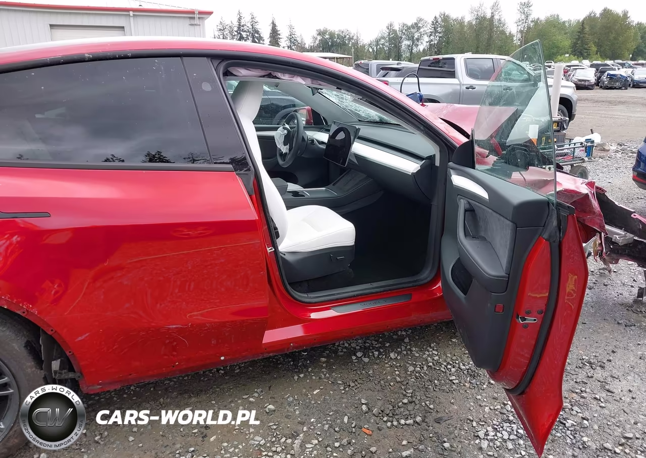 2025 Tesla Model Y Long Range Dual Motor All-Wheel Drive VIN:7SAYGDEE0SF280360 - 5