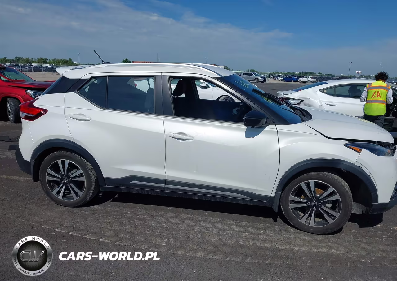 2019 Nissan Kicks Sr VIN:3N1CP5CU3KL532615 - 13