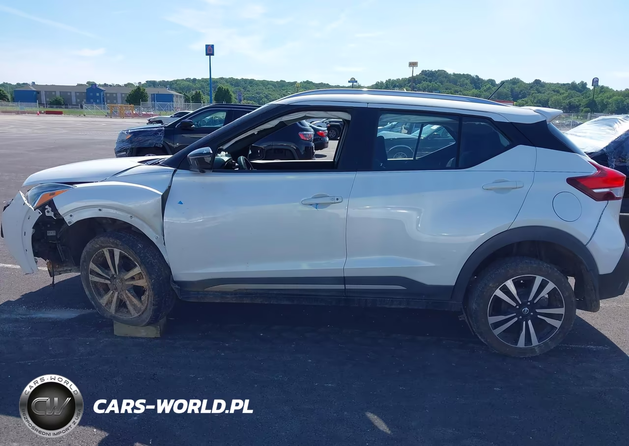 2019 Nissan Kicks Sr VIN:3N1CP5CU3KL532615 - 14