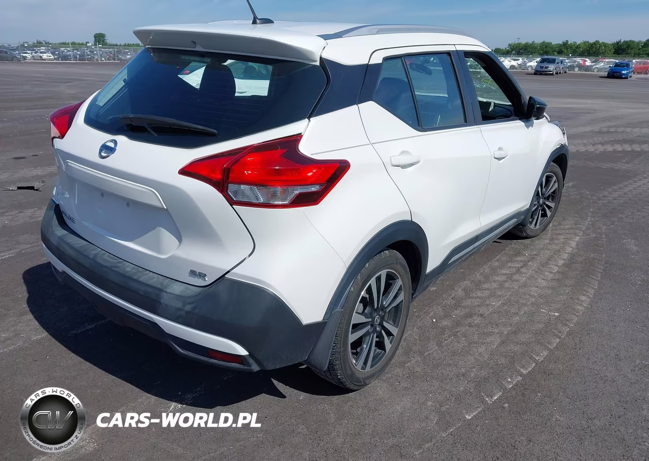 2019 Nissan Kicks Sr VIN:3N1CP5CU3KL532615 - 4