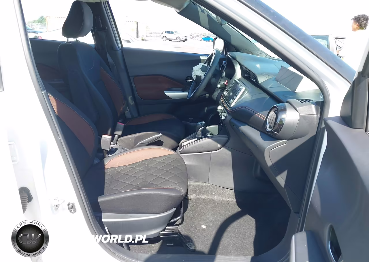 2019 Nissan Kicks Sr VIN:3N1CP5CU3KL532615 - 5