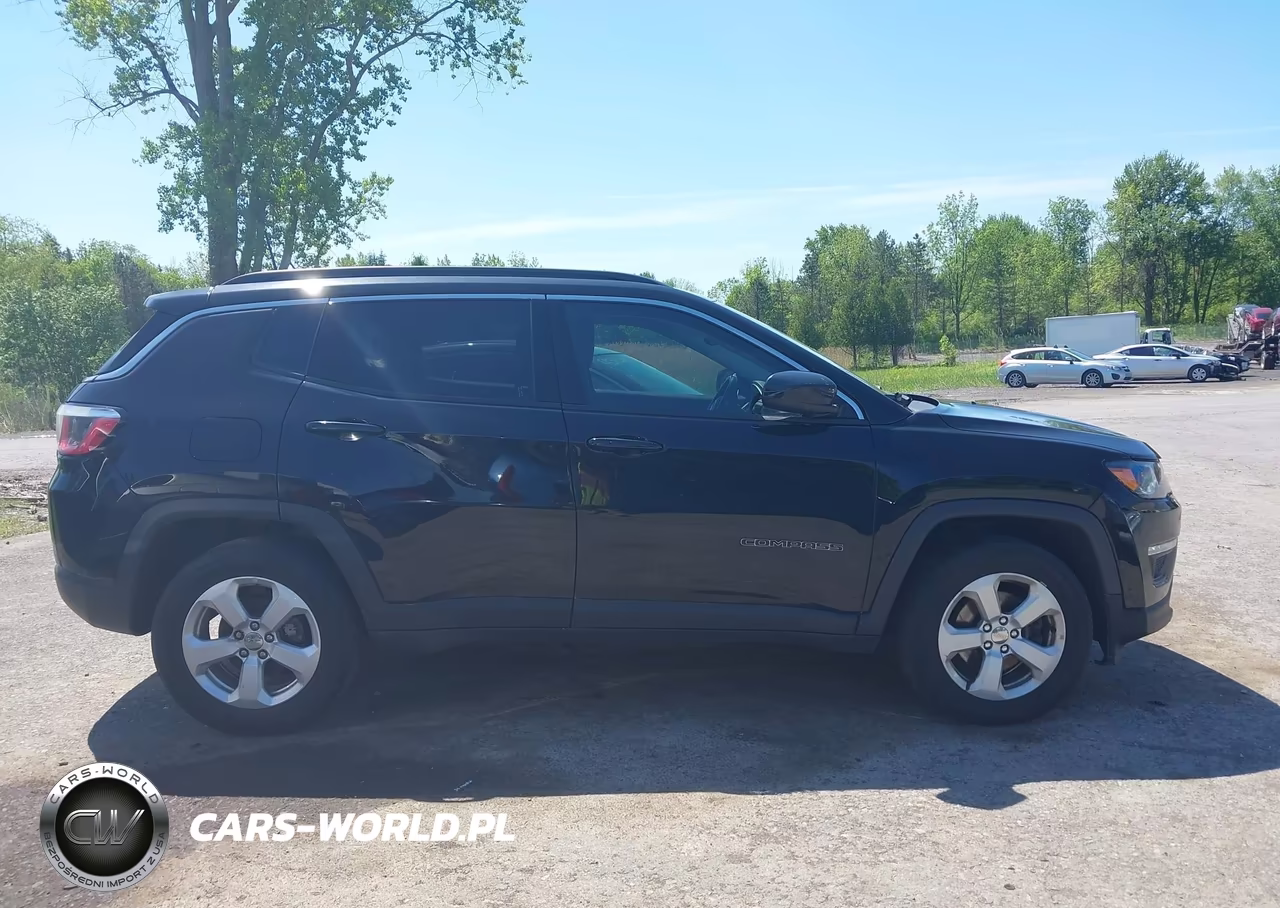 2018 Jeep Compass Latitude 4X4 VIN:3C4NJDBB1JT393648 - 13