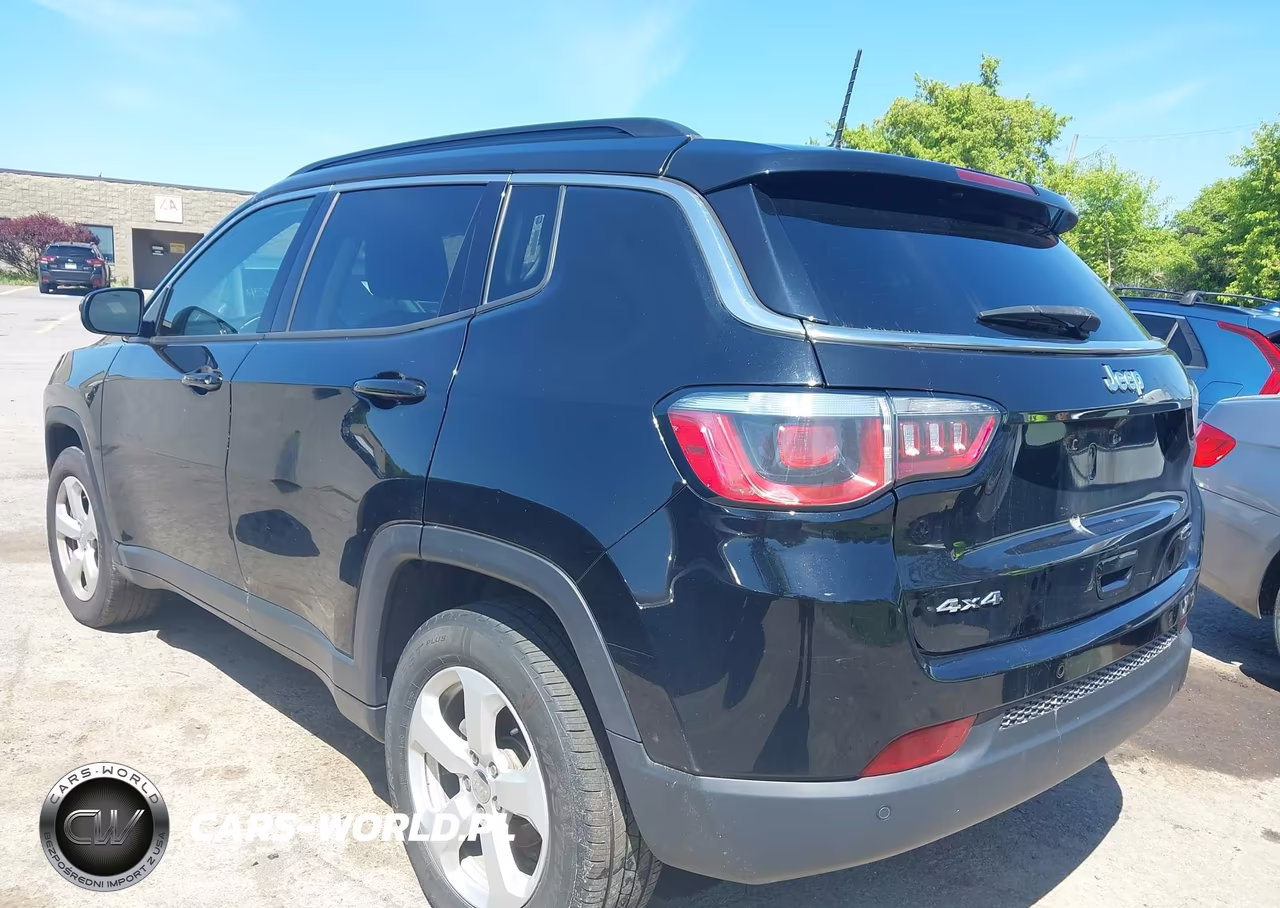 2018 Jeep Compass Latitude 4X4 VIN:3C4NJDBB1JT393648 - 3