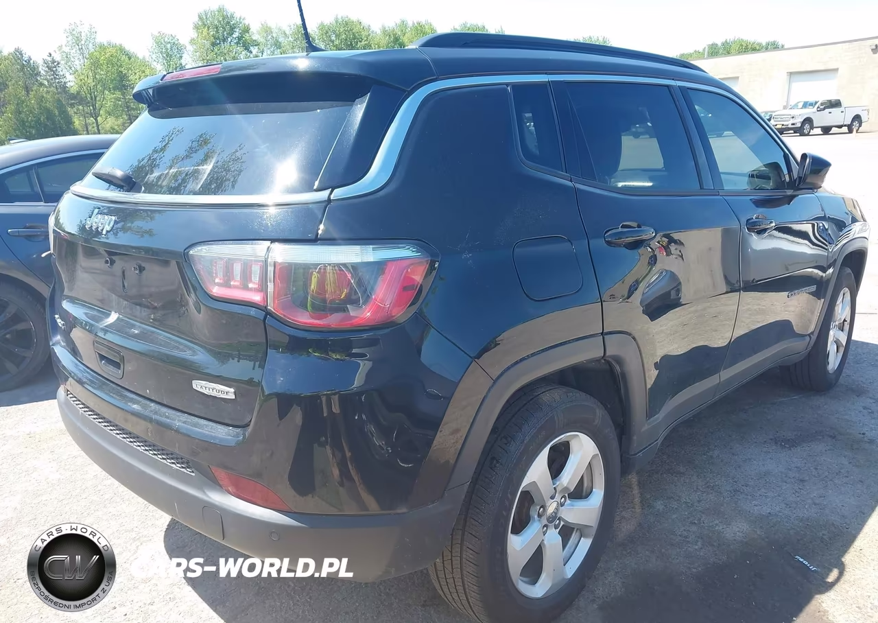 2018 Jeep Compass Latitude 4X4 VIN:3C4NJDBB1JT393648 - 4