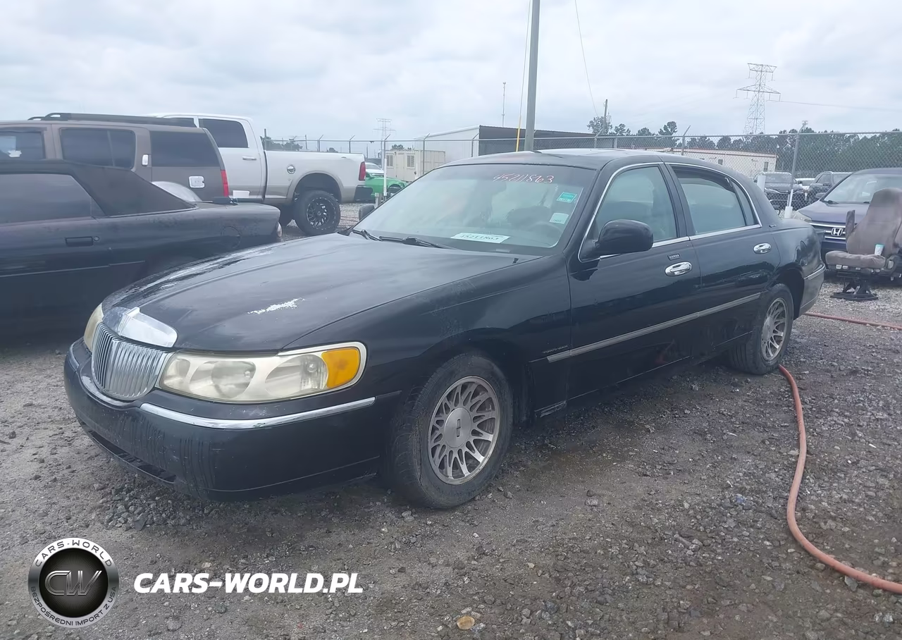 2000 Lincoln Town Car Signature VIN:1LNHM82W0YY799522 - 2