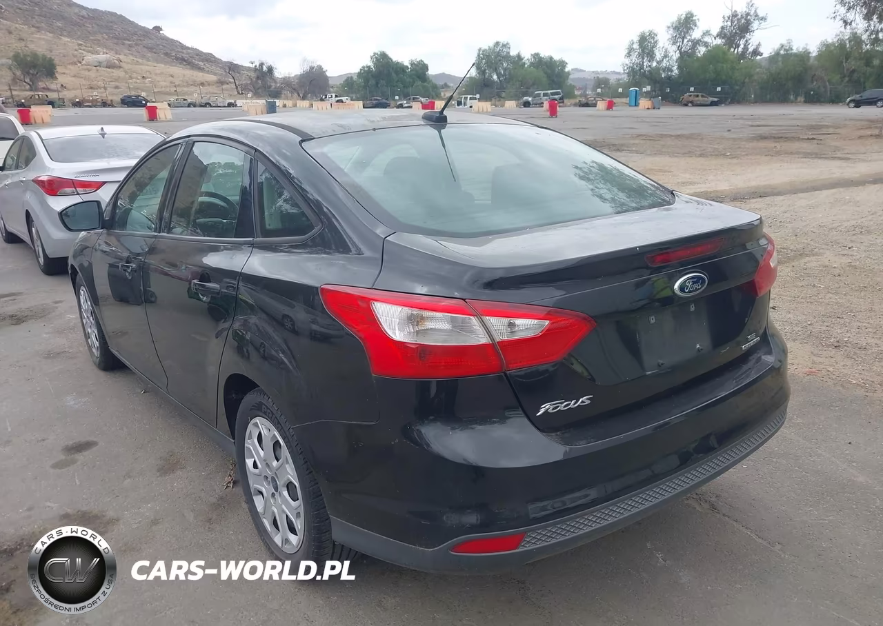 2012 Ford Focus Se VIN:1FAHP3F23CL396345 - 3