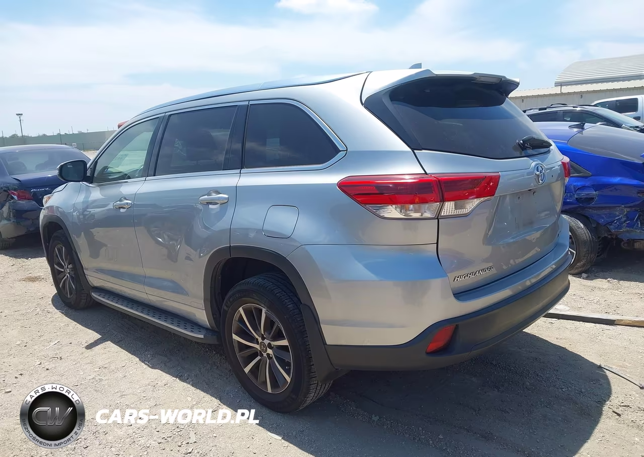 2017 Toyota Highlander Xle VIN:5TDKZRFH2HS207143 - 3