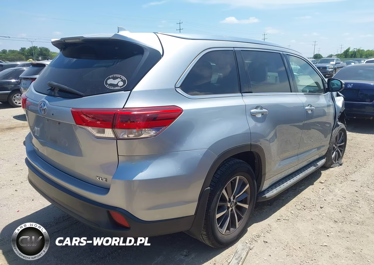 2017 Toyota Highlander Xle VIN:5TDKZRFH2HS207143 - 4