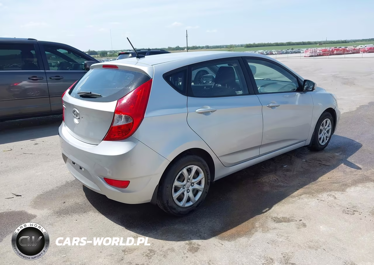 2013 Hyundai Accent Gs VIN:KMHCT5AE1DU093164 - 4