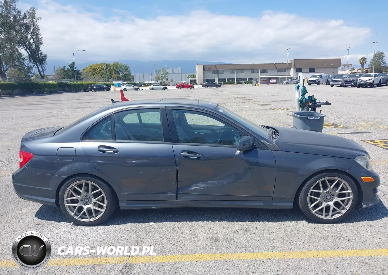 2013 Mercedes-Benz C 250 Sport VIN:WDDGF4HB0DA789895 - 13
